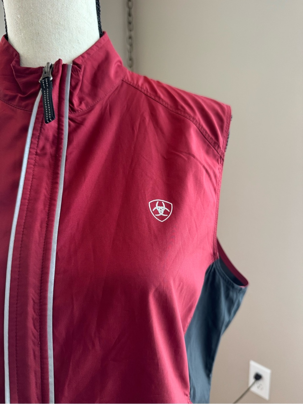 Ariat Burgundy Black Softshell Vest L Equestrian Western Riding
